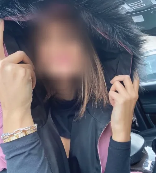 Ella, 28