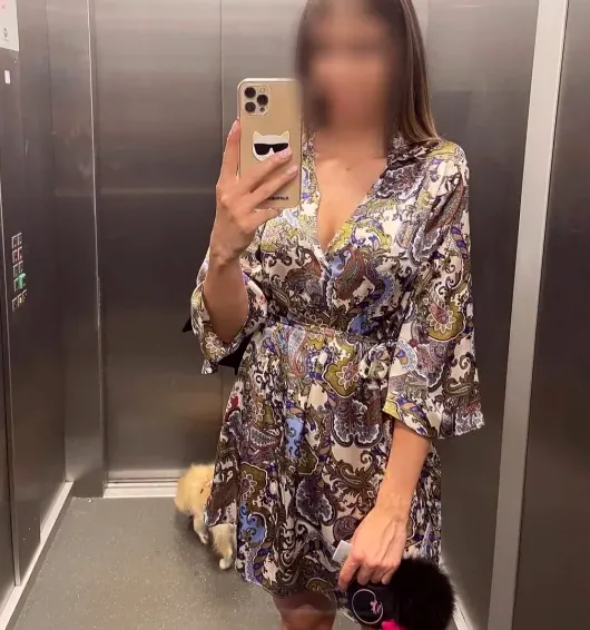 Ella, 25