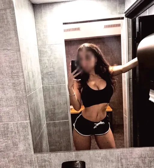 Ella, 31