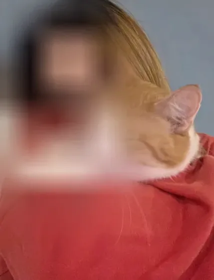 Elli, 29