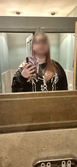 Jenni, 21