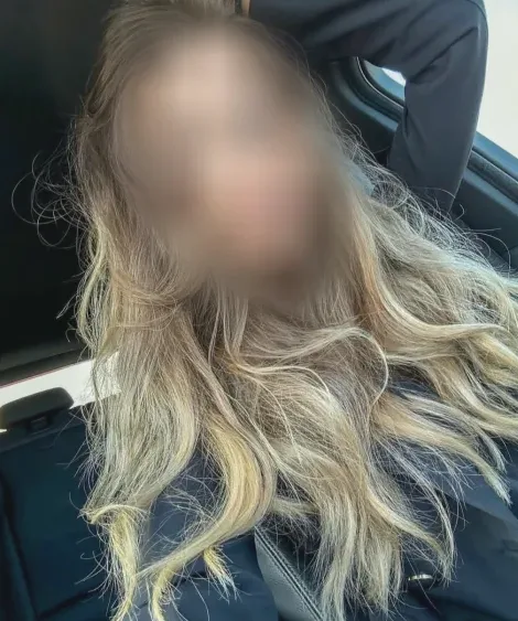 Nathalie, 33