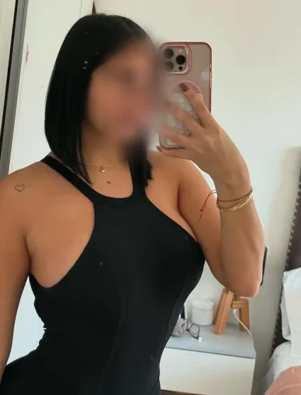Sari, 28