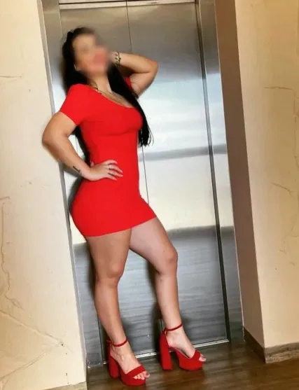 Ulla, 32